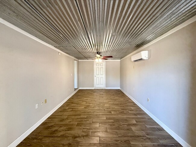 Building Photo - ADORABLE 2 BED WINTER PARK RENTAL HOME
