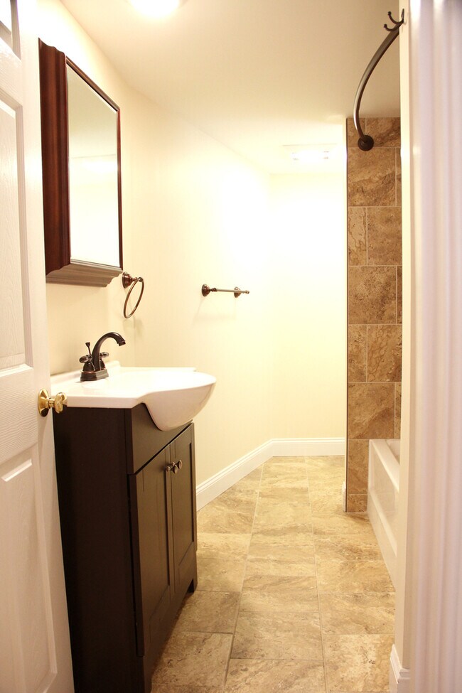 Building Photo - 153 North Winooski Ave