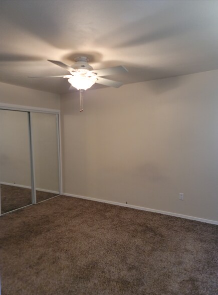 Building Photo - 8207 E Mitchell Dr