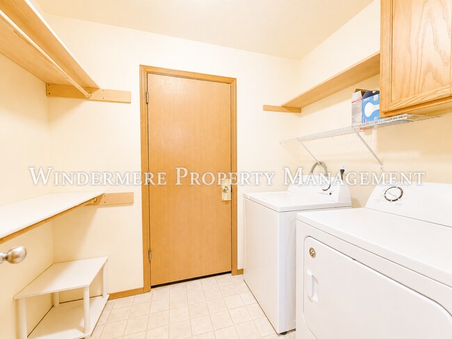 Building Photo - 3005 NE Yale Way