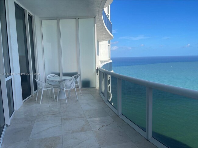 Building Photo - 16001 Collins Ave