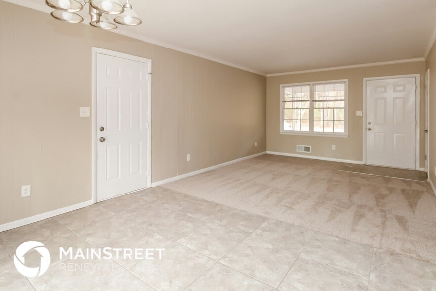 Building Photo - 892 Oak Dr