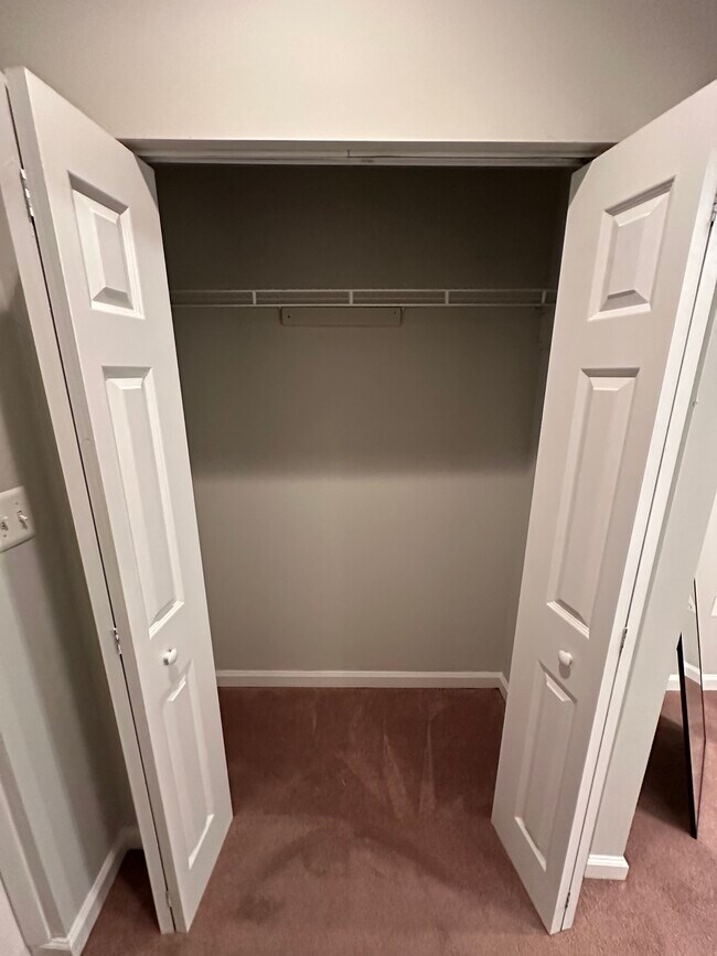 Building Photo - 37 S Ellwood Ave