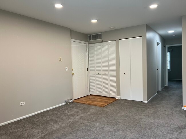 Building Photo - 652 Mallard Ct