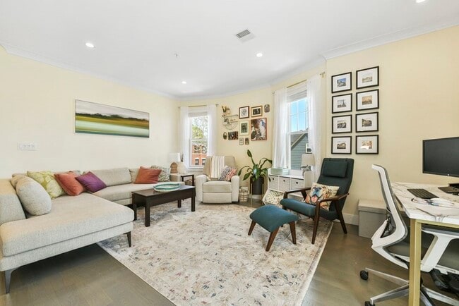 Building Photo - 224 M St