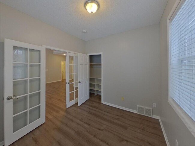 Building Photo - 15012 Viewcrest Ln