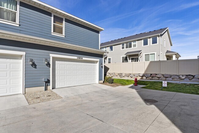 Building Photo - 14806 Queens Garden Ln