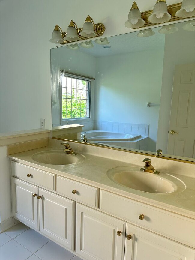 Building Photo - Beautiful home for rent in Fords Colony! Available Now!