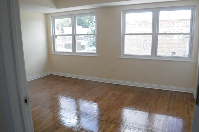 Building Photo - 5712 S Pulaski Rd