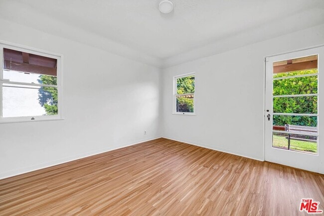 Building Photo - 10630 Wellworth Ave