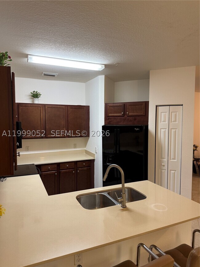 Building Photo - 290 NW 109th Ave
