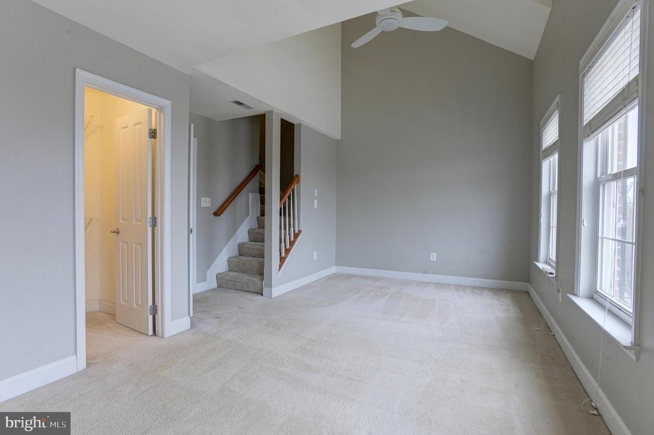 Building Photo - 833 Ramsay St