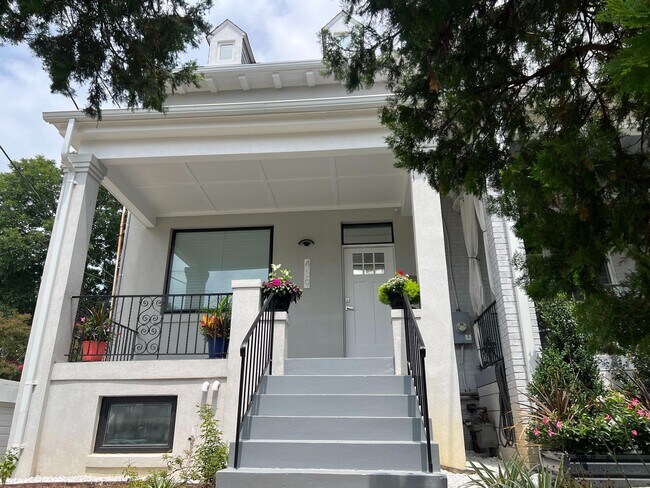 Primary Photo - 439 Hamilton St NW
