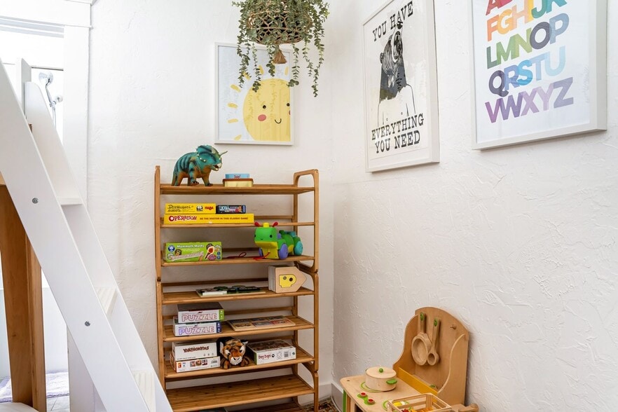 Building Photo - 2634 E 11th St