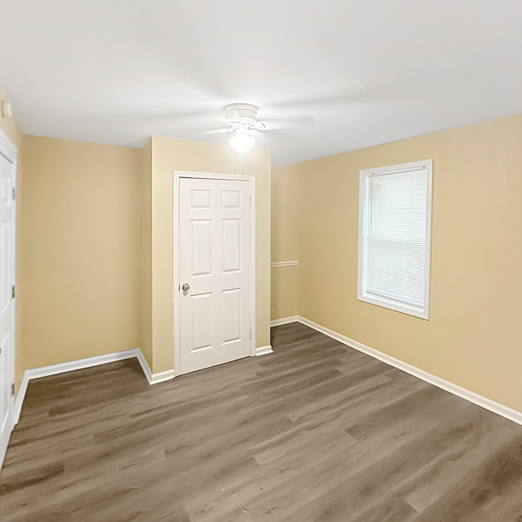 Building Photo - 405 Hickory Hill Dr