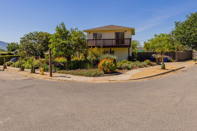 Building Photo - 1121 Mercer Ave