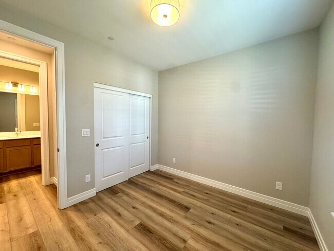 Building Photo - 406 Heirloom- 55+ Silverado Village Community