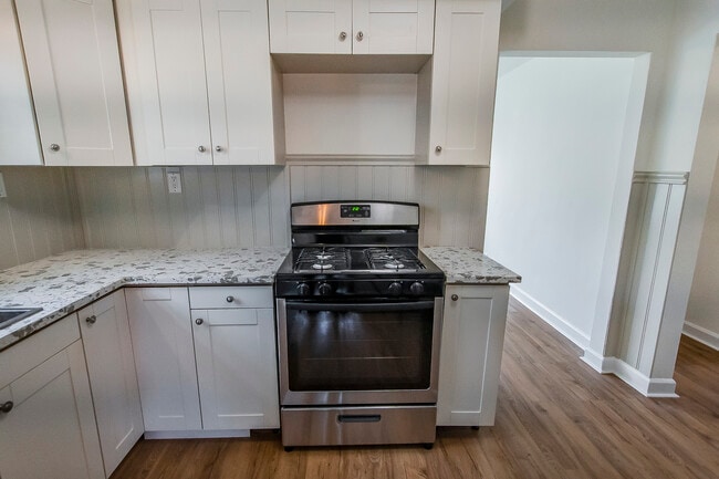 Building Photo - 130 S Park Rd