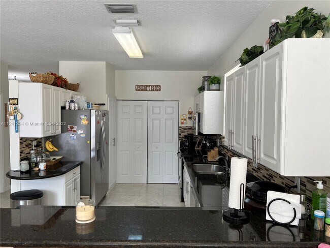 Building Photo - 803 SW 118th Ave