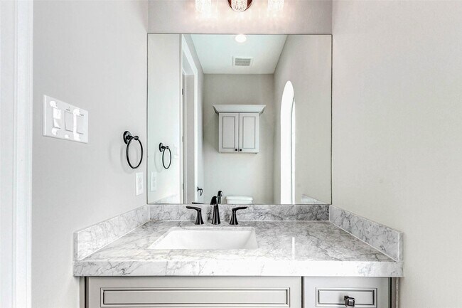 Building Photo - 2771 Freund St