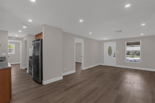 Building Photo - 518 Lavon Dr