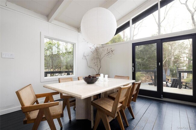 Building Photo - 15 Lake View Ct