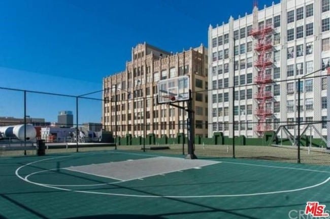 Building Photo - 315 E 8th St