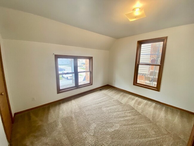 Building Photo - 304