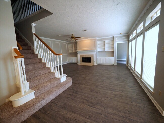 Building Photo - 15122 Greenleaf Ln