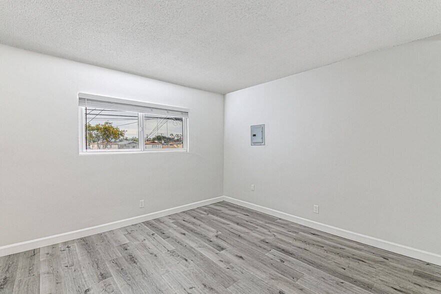 Building Photo - 125 E Spring St