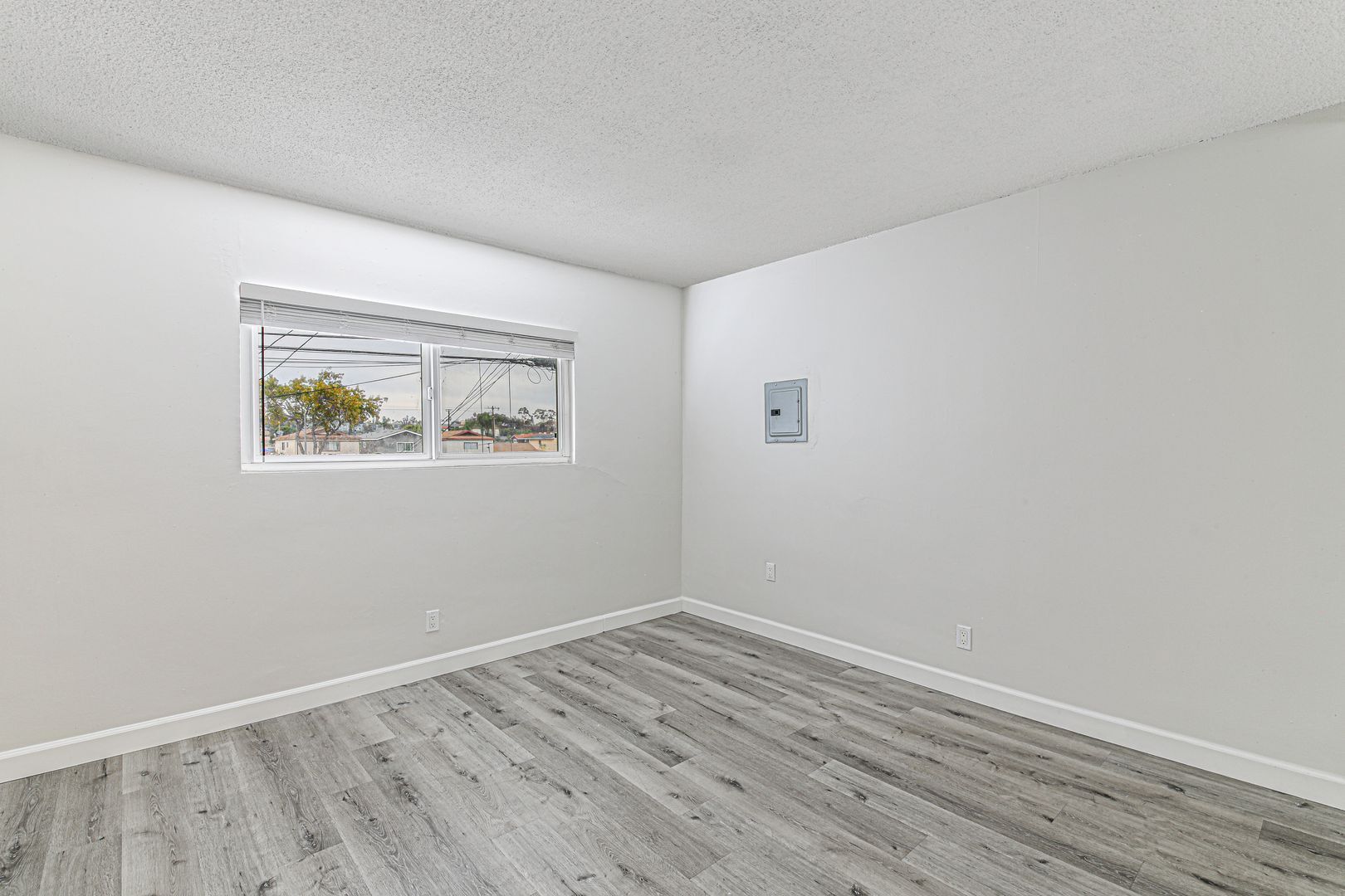 Building Photo - 125 E Spring St