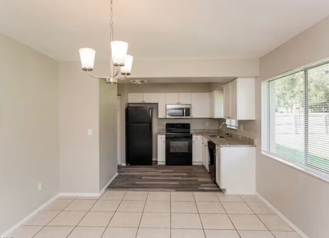 Building Photo - 1532 Pulaski St