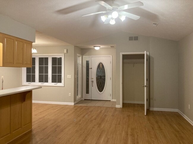 Building Photo - LOCATION LOCATION Location!  Close to Baptist Health Hospital, Shopping, & More