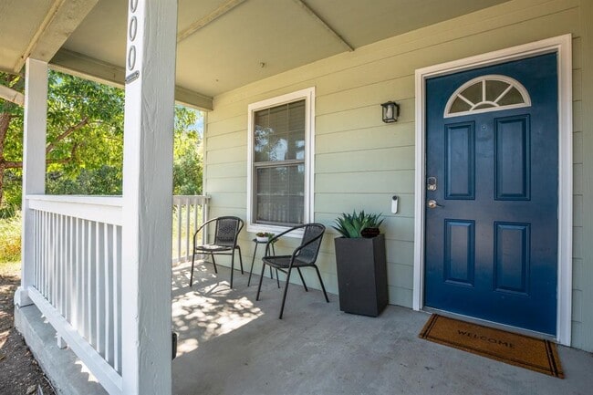 Building Photo - 7000 Villita Avenida