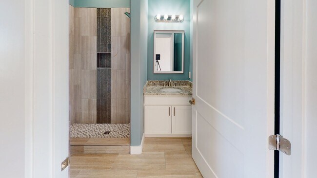 Building Photo - $1655/Bedroom |8BR Townhome in Fort Sander...