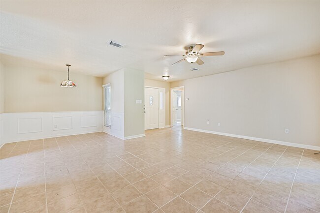 Building Photo - 1113 N Heron Dr