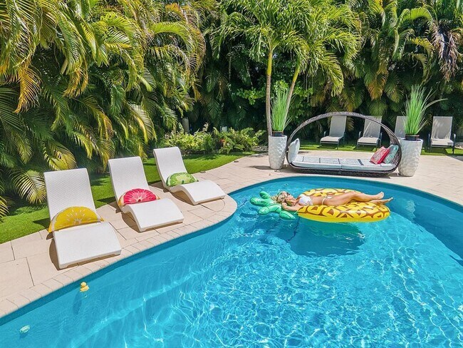 Building Photo - 2101 NE 15th St