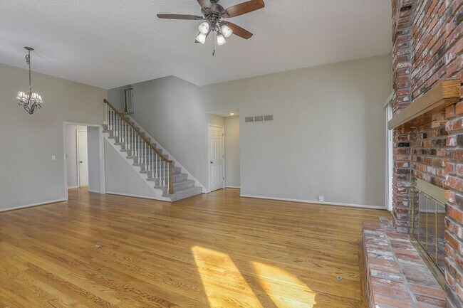 Building Photo - {11409} Updated Duplex in Fantastic Location + Two Car Garage + Main Level Master + Covered Deck