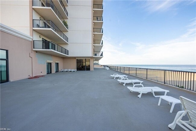 Building Photo - Beach Borough