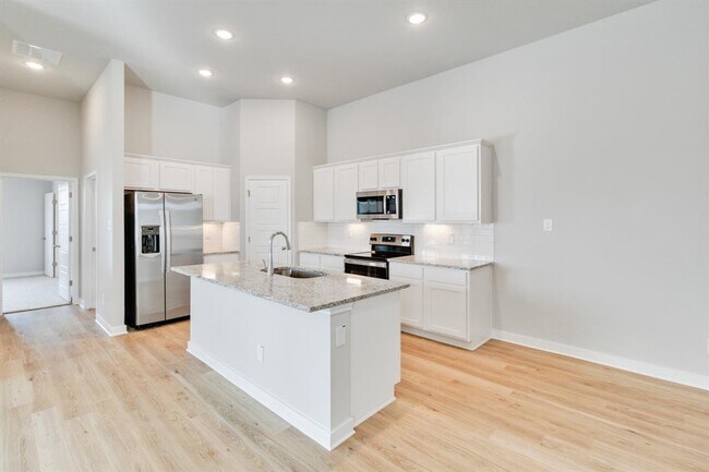 Building Photo - 820 Staglin St