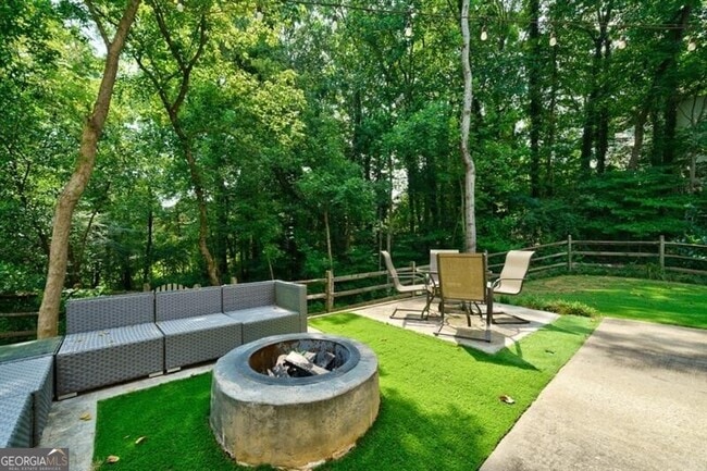 Building Photo - 947 Lenox Hill Ct NE