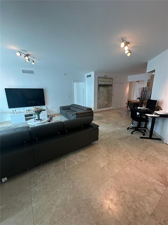 Building Photo - 350 S Miami Ave