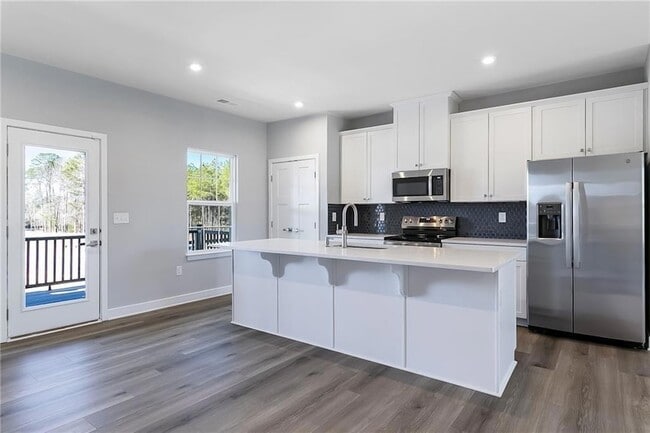 Building Photo - 3000 Zuma St