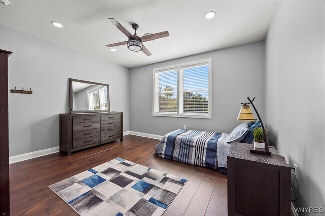 Building Photo - 5445 E Creek Rd