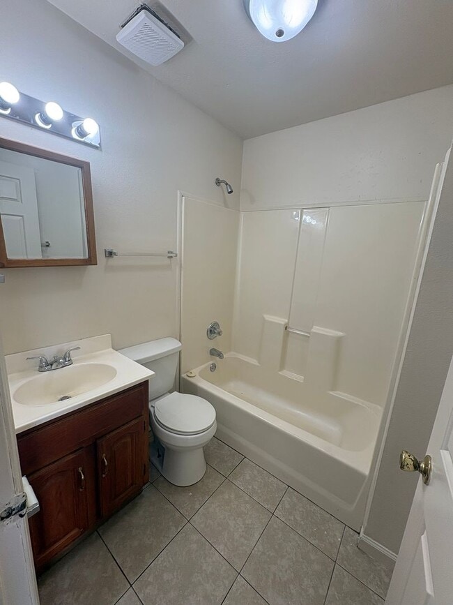 Building Photo - Cozy 2 Bedroom Duplex In Mount Sterling