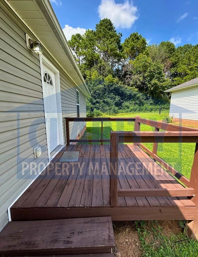 Building Photo - Cute 2 bedroom home!
