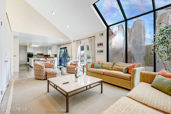 Building Photo - 19 Parker Ave