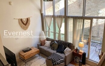 Building Photo - Loft Condo with Modern Amenities / Pet-Friendly / Vouchers Accepted / Available Soon!