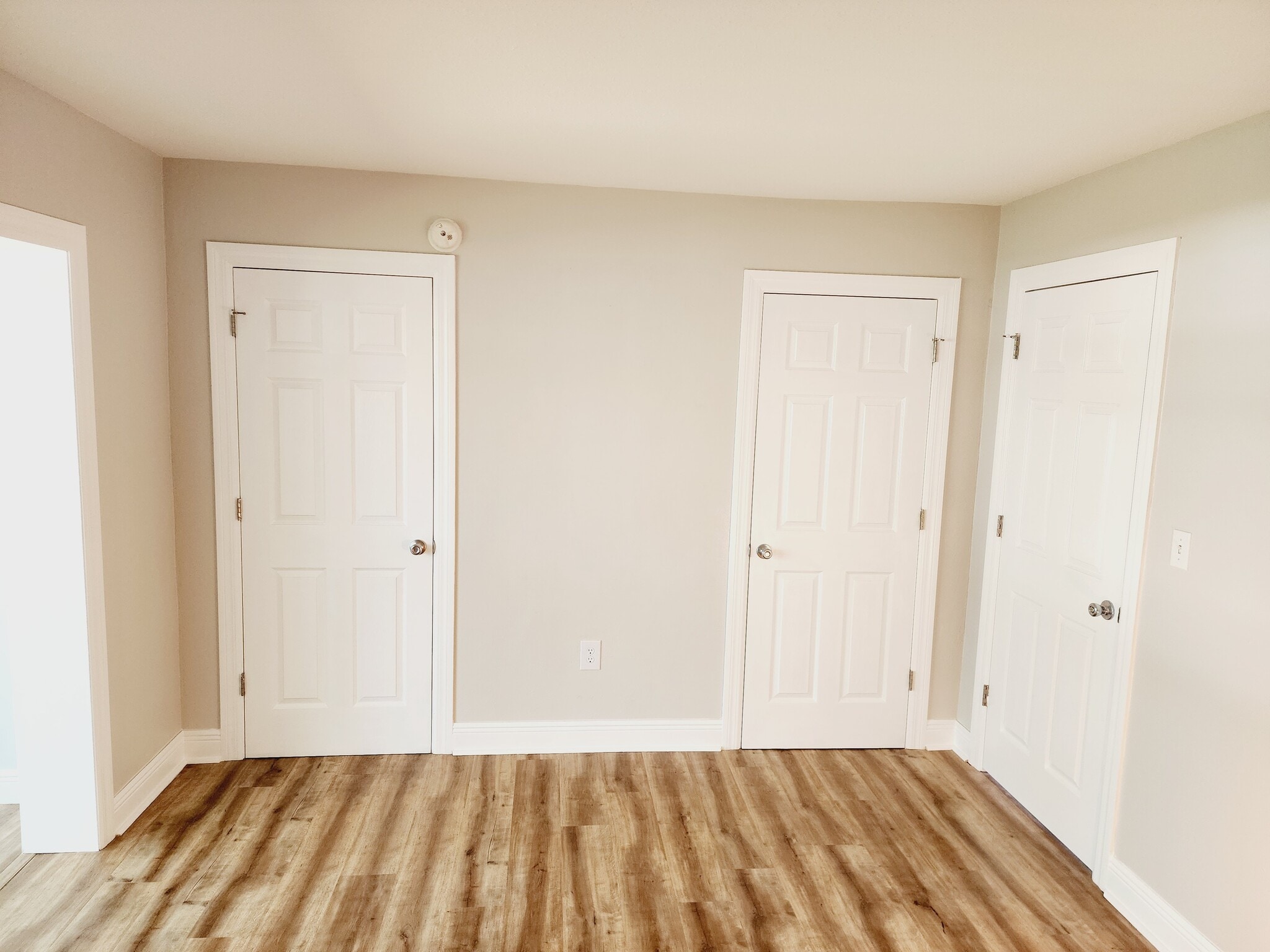 Building Photo - 1001 77th Ave N