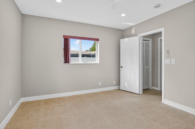 Building Photo - 1544 NW 9th St